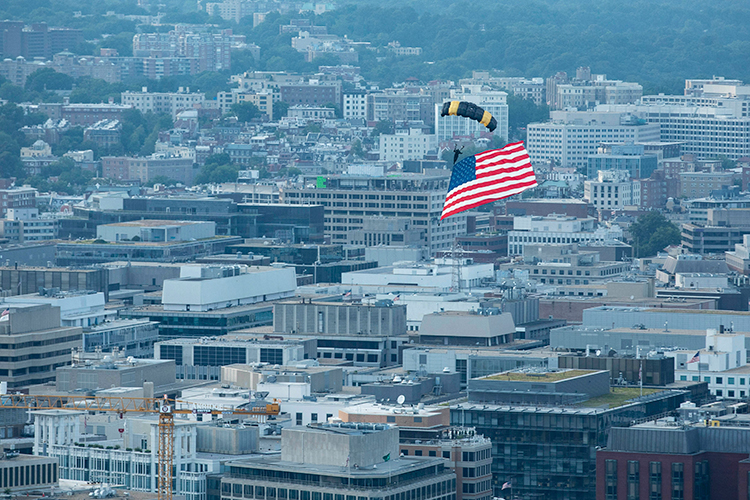 «Мы привыкли говорить, что Америка 30 лет была мировым гегемоном. А стали американцы лучше жить за этот период? Я сомневаюсь»