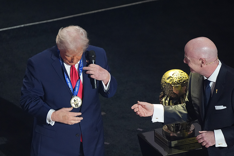 «Трампу в качестве утешительного приза выдала премию ФИФА»