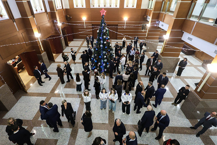 Елка желаний&mdash; это уже добрая традиция для парламента, которая полюбилась депутатам