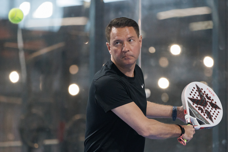 После пресс-конференции Леонов провел турнир по паделу