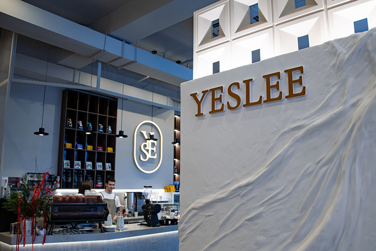 В Набережных Челнах открылась стильная кофейня с бранч-форматом Yeslee, чем-то напоминающая модные кафешки в Санкт-Петербурге