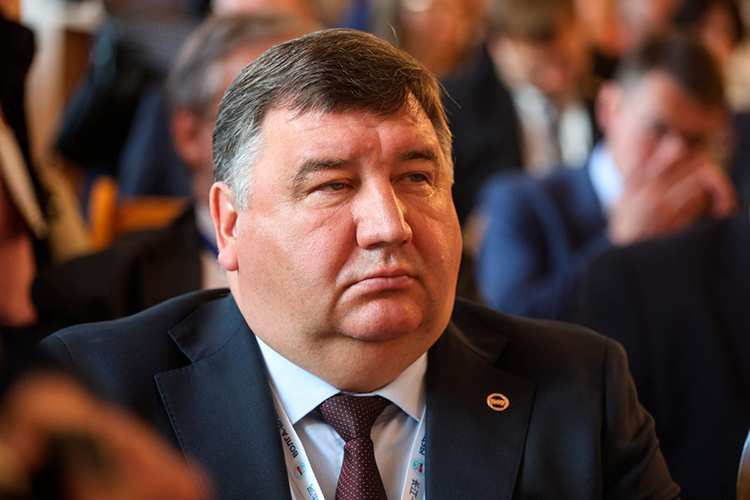 По словам Ленара Сафина, в КФУ насчитывается 140 студенческих семей, из них 33 семьи имеют детей