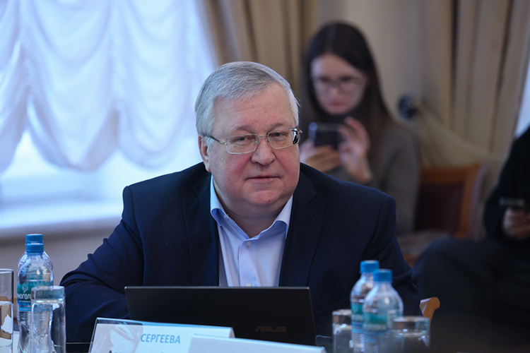 Юрий Крупнов спросил, есть ли необходимость увеличивать население Сибири, чтобы стимулировать развитие региона