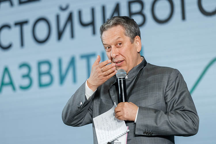 По инициативе гендиректора ПАО «Татнефть» Наиля Маганова в 2012 году на деловой карте Татарстана в Альметьевском районе появилось машиностроительное предприятие &mdash; ООО «Спецтехника-Альметьевск»