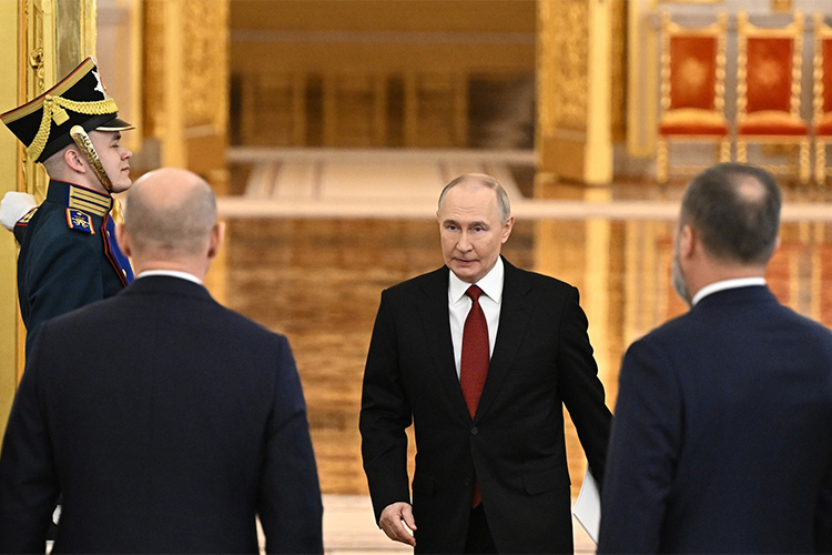 «Главное &mdash; помнить, что кадры &mdash; это не функция и не функции, а прежде всего люди. И во главе наших национальных целей развития стоит именно человек, семья, их благополучие и качество жизни», &mdash; сказал глава государства