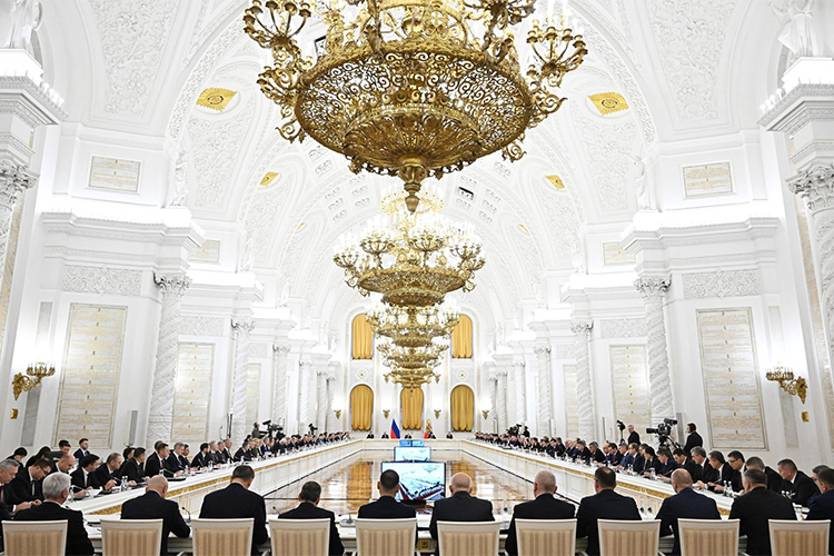 Владимир Путин провел в Георгиевском зале Кремля итоговое заседание Государственного совета, посвященное подготовке кадров для экономики