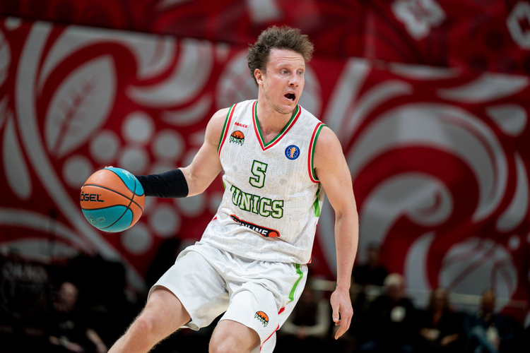 УНИКС обыграл в усеченном составе МБА-МАИ со счетом 90:84 (на фото &mdash; Дмитрий Кулагин)