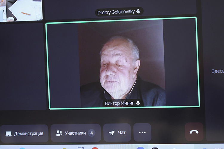 Виктор Минин: «Старая идеология, можно сказать, умирает, а новая только-только нащупывает себе место, пока только в одном качестве &mdash; патриотизм»