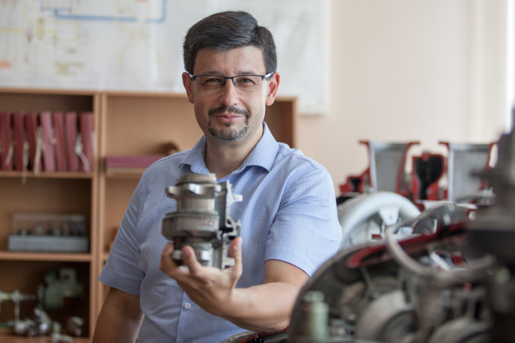 Алексей Лопатин: «Сколько бы мы ни «топили» за инженерное образование, ситуация не меняется»