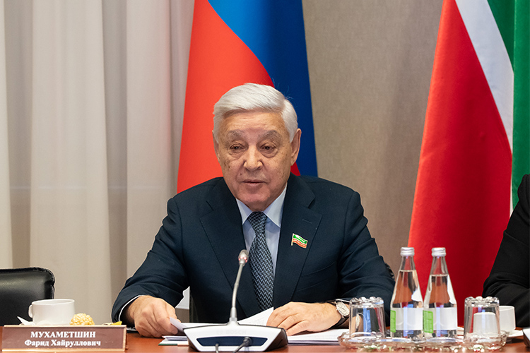 Как отметил Мухаметшин, власти Татарстана «в целом» довольны работой нынешнего депутатского корпуса. Но обновление будет. «На выборах некоторые изменения будут. Мы посмотрим&hellip;»