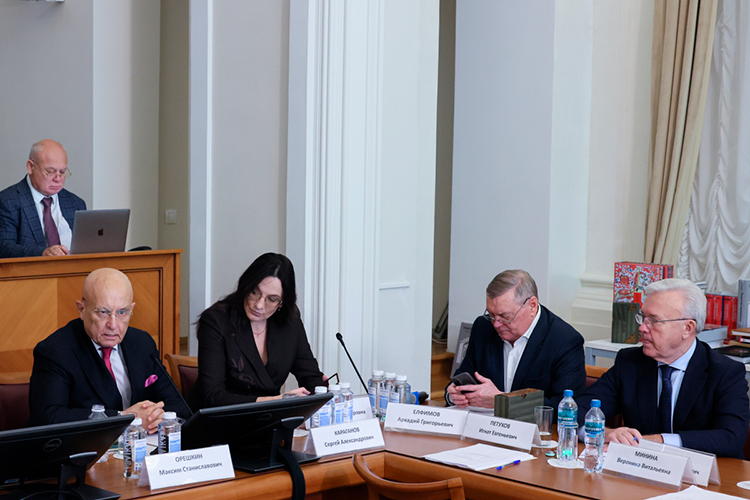 «Прошедшие в конце декабря Тобольские чтения были посвящены обсуждению доклада «Пути и дороги Сибири» &mdash; это создание новой транспортной и инфраструктурной сети для Сибири и Евразии»