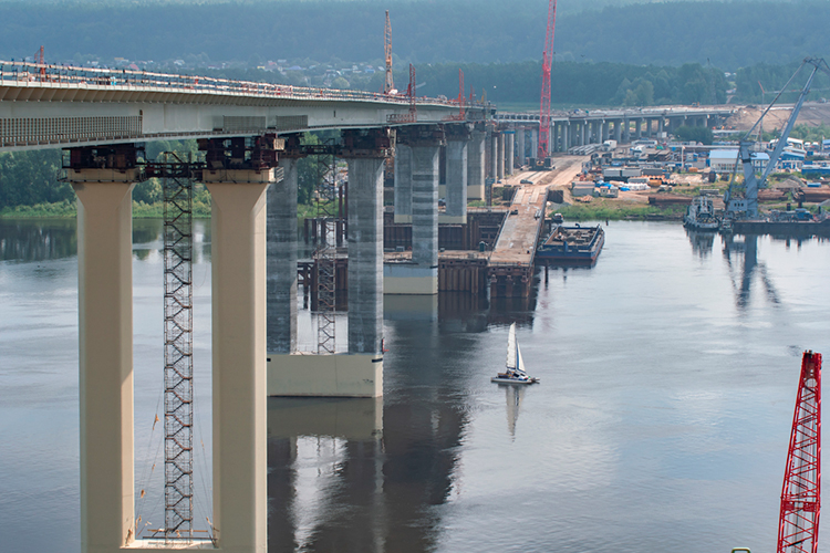На фото: строительство моста через Каму в обход Набережных Челнов и Нижнекамска