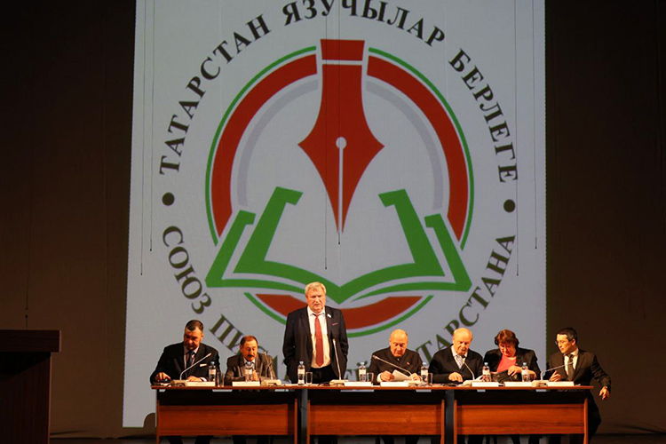 2025 год стал по-своему историческим для республиканского литературного сообщества. Действительно, на внеочередном съезде союза писателей РТ в октябре было принято решение о вхождении в федеральный союз писателей