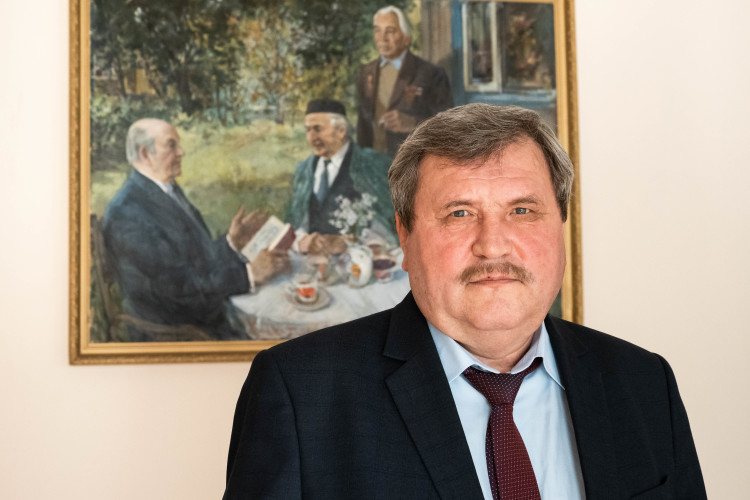 Из современных казанский писатель Кабиров работает в жанрах ужасов, триллера, фантастики, фэнтези и мистики, у того же Зайдуллы (на фото) есть разные по жанру произведения