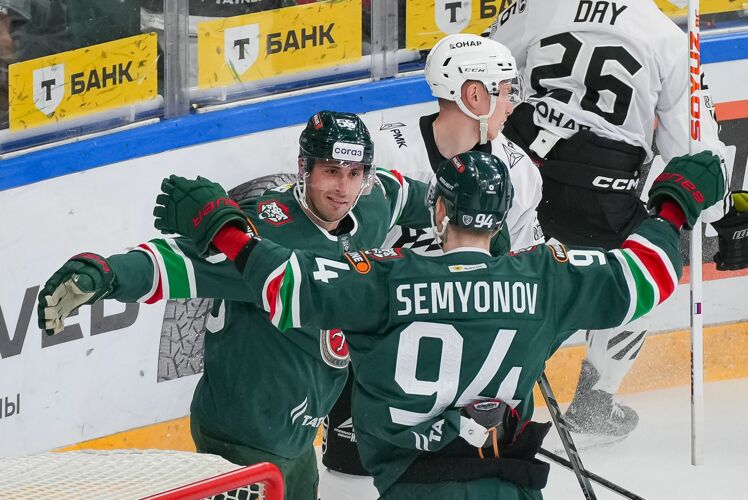 «Ему в каждом матче приходится стоять на голове». «Ак Барс» в третий раз подряд обыграл «Трактор»