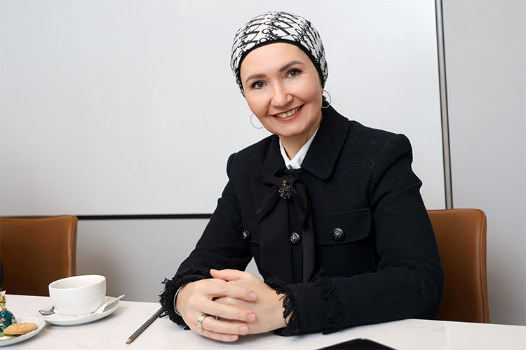 Айгуль Хайруллина: «Наша миссия &mdash; содействовать развитию мягкого лидерства женщин через ответственность и принятие. В Ассоциацию «НУР» приходят за опорой, вдохновением, реализацией, женственностью и за «горящими» глазами, потому что окружение &mdash; это 50% успеха в любом деле»