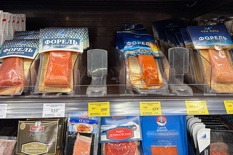 В супермаркете явно нет проблем с красной рыбой