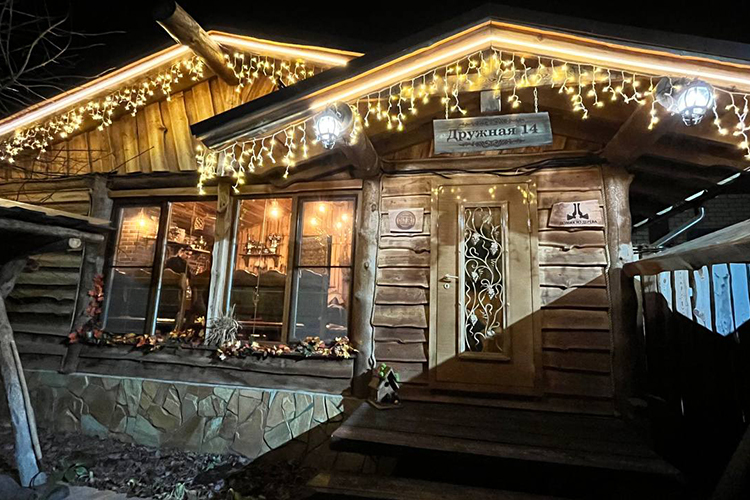 Больше всех на рынке с гордостью обсуждают заход Булата Сиразиева (баня Sir) в Москву