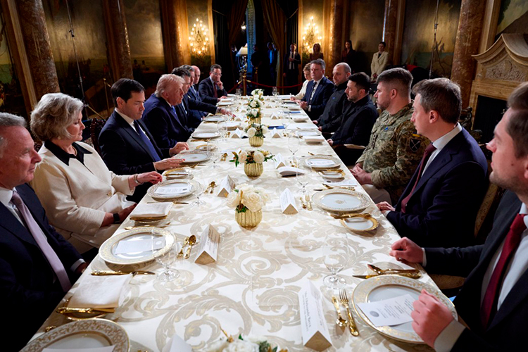 После встречи Трампа и Зеленского путь к миру остается неопределенным, оценивает Le Monde