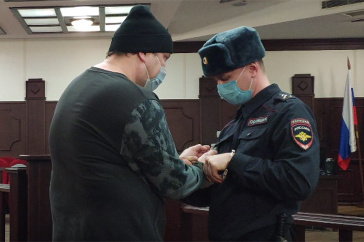 Набиев, по версии обвинения, создал преступную группу. Туда вошли: Кайманов (на фото), его племянник Набиев, Зарипов и Салахов