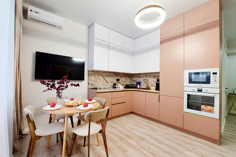 Рынок посуточной аренды тоже когда-то должен попасть в поле зрения государства. И в плане не только надзора, но и помощи в развитии