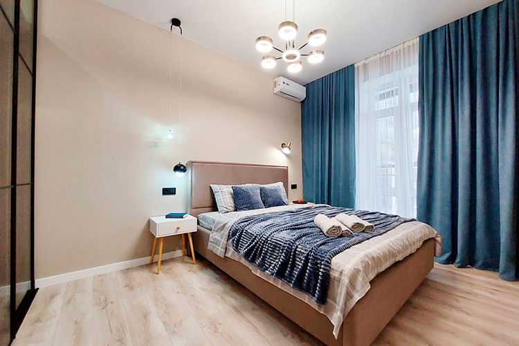 Сейчас приходим к тому, что выигрывают те компании, которые выстраивают доверительные отношения с командой, четкую структуру труда и хорошо платят