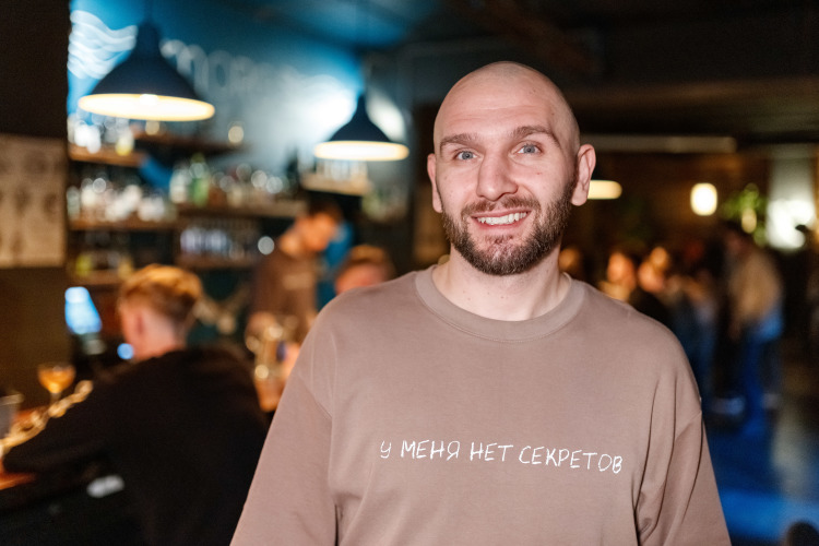 Плихта открыл бар «Море» у подножия Казанского кремля &mdash; проект, который быстро стал одной из центральных точек коктейльной культуры города благодаря экспериментам с напитками и собственной лабораторией ингредиентов