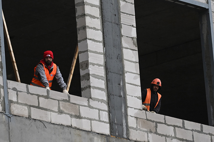 Рост под страхом: застройщики РТ добивают план, вторичка бдительно оттаивает