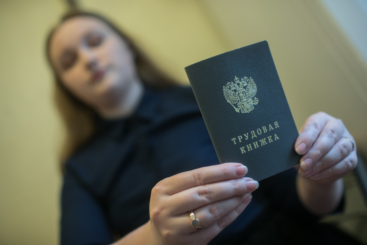 Пожилые люди больше не будут обязаны информировать социальный фонд о своей трудовой деятельности. Данные поступят автоматически