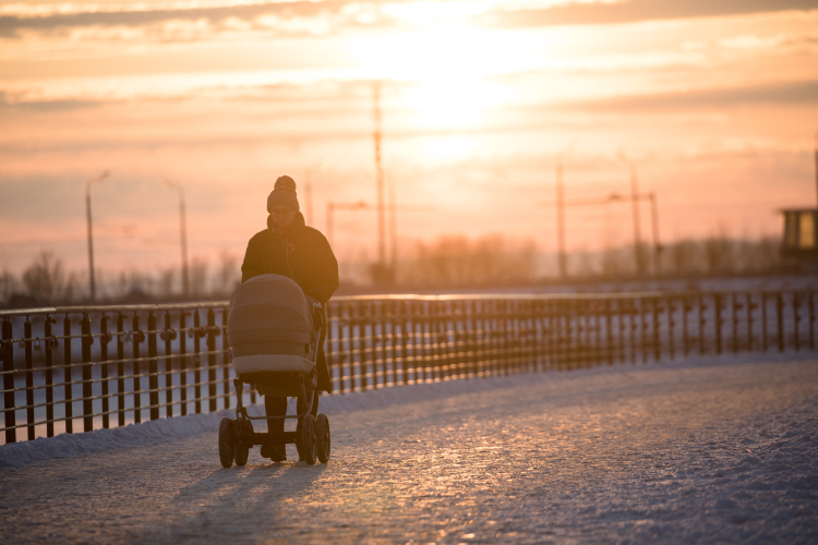 Материнский капитал с 1 февраля составит 974,1 тыс. рублей на второго ребенка (сейчас 912 тыс.), если семья не получала выплат на первенца, и 737,2 тыс. рублей на первого (сейчас 690 тыс.)