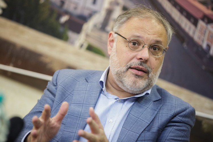 Михаил Хазин: «Безусловно, это решение было принято с целью ликвидации малого и среднего бизнеса. Для того, чтобы миллионы людей начали орать, что «Путин всем портит жизнь и надо его снести»