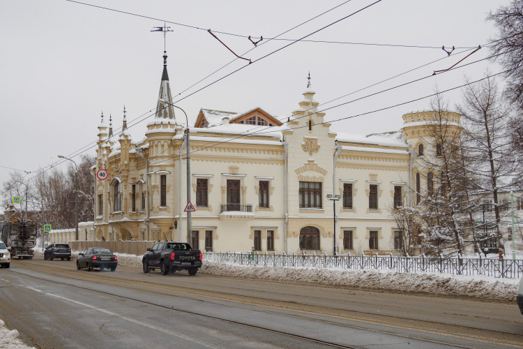 В доме Шамиля можно посетить новогоднюю экскурсию и узнать, как отмечали Новый год татары. Стоимость экскурсии &mdash; 500 рублей без подарка, 800 рублей с подарком