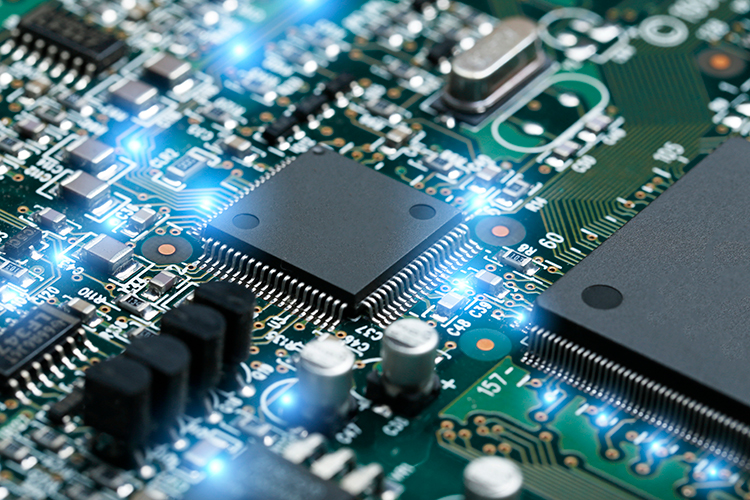 Интенсивное импортозамещение закрывает многие образовавшиеся в софте дыры, но огромная часть инфраструктуры и технологического оборудования в стране не производится, и речь не только о чипах и микроэлектронике