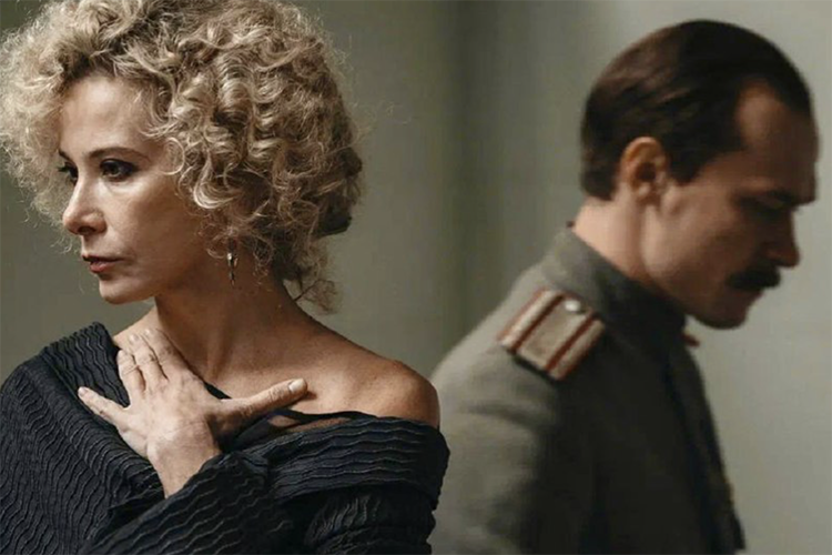 «Общественный интерес к теме революции, скорее всего, был удовлетворен в год ее столетия в 2017-м, когда выходили проекты про Льва Троцкого на Первом канале („Троцкий“) и Александра Парвуса на „России-1“ („Меморандум Парвуса“)»