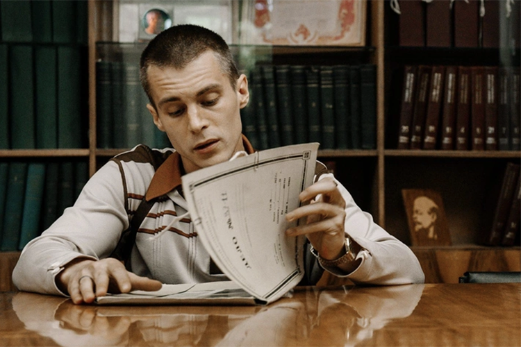 «Именно с первого „Фишера“ Янковский перестал играть только интеллигентных, воспитанных молодых людей из хорошей семьи, а пошел от противного, и получился запоминающийся следователь Боков»