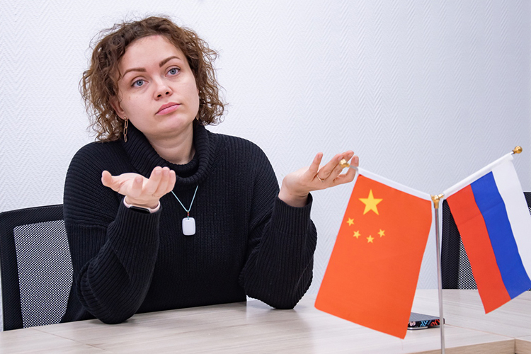 Еще до окончания института начала работать с нашими учредителями в качестве переводчика