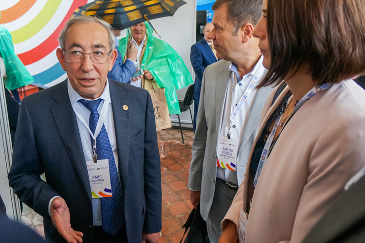 Год также забрал легендарного нефтяника Раиса Хисамова, который более 40 лет посвятил работе в структуре ПАО «Татнефть»