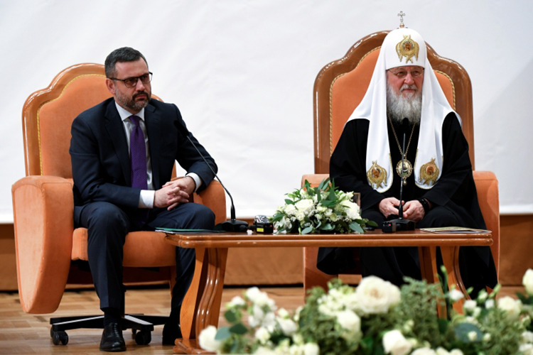 «Как говорит патриарх Кирилл в своих выступлениях: Россия идет против общеевропейского тренда, где храмы закрываются, продаются и для чего только не используются (начиная от клубов и ресторанов и заканчивая бизнес-площадками)»