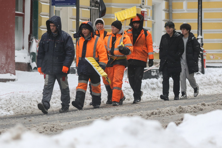 «Толчок безработице мог бы дать резкий рост производительности труда, но политика такая, что, вместо того чтобы заниматься производительностью труда, мы продолжаем думать о том, как привлечь побольше мигрантов»