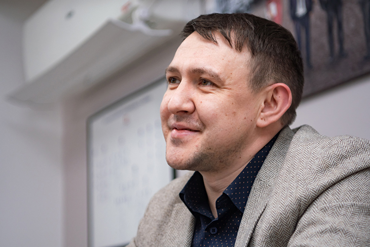 После назначения предыдущего руководителя Андрея Кожевникова гендиректором Торгово-финансовой компании КАМАЗа Марат Газизуллин возглавил ООО «ТД «Кориб» и ООО «Кориб»