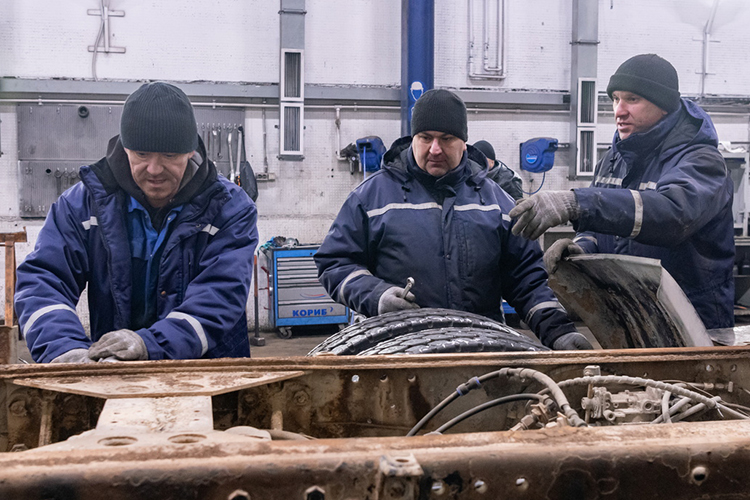 «У рабочего персонала средняя зарплата сейчас больше, чем у работника ИТР»
