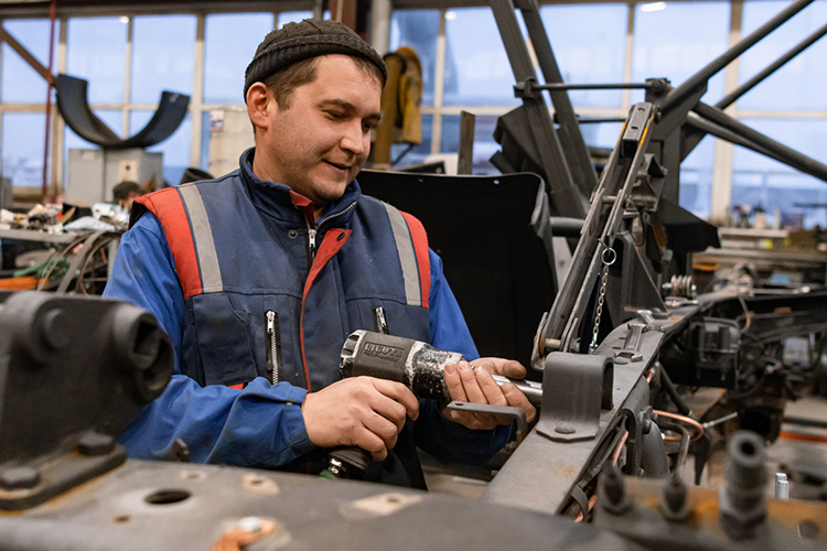 «В части сервиса в 2025 году был зафиксирован рост &mdash; люди начали чаще ремонтировать свои старые машины. Так что сейчас, как и много лет назад, когда был кризис, услуги сервиса спасают»