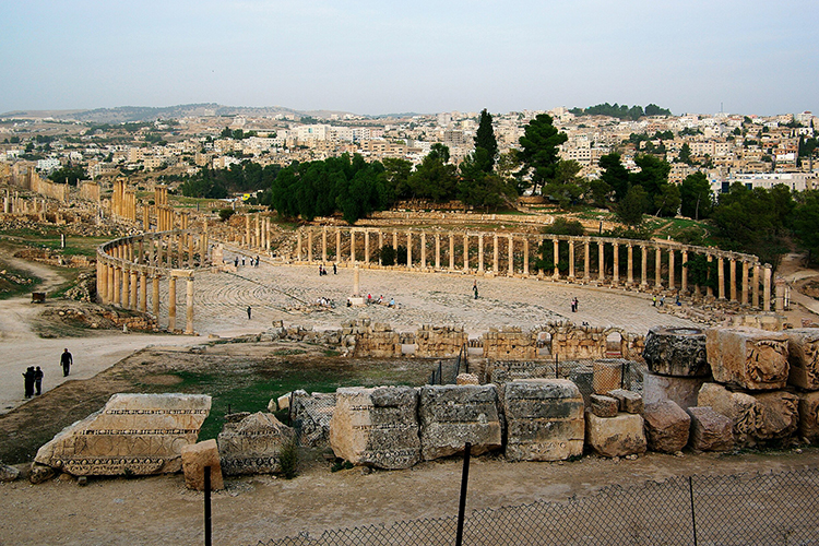 «Если вы хотите, чтобы Рим за вас вступился, то вам придется чем-то заплатить за защиту. Ну, а если вы враг Рима, если вы бросаете ему вызов, как это делали древние германские племена, Парфия или же Карфаген, то тогда пеняйте на себя»