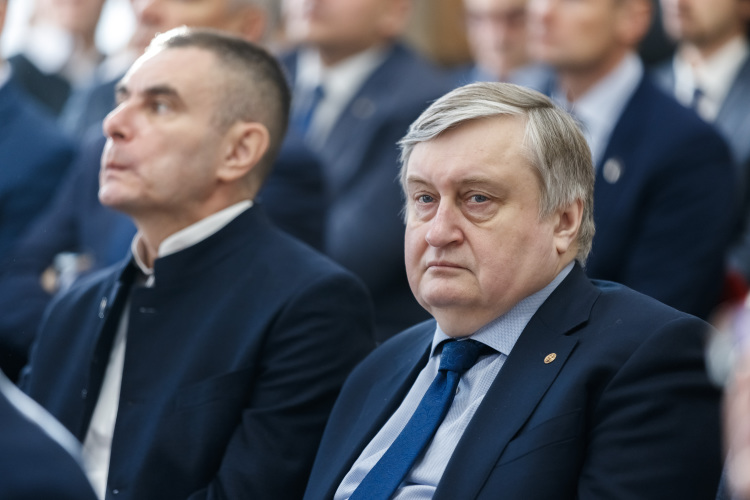 На 7-й строке нашего рейтинга деловой элиты РТ оказался гендиректор АО «Связьинвестнефтехим» (СИНХ) Валерий Сорокин