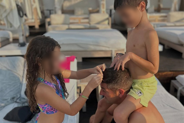 Артига с детьми на отдыхе