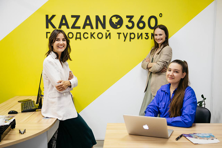 «Ряд работников у нас находятся на аутсорсе: СММ-специалист, команды программистов, занимающихся технической частью, и SEO-продвижением, бухгалтерия»