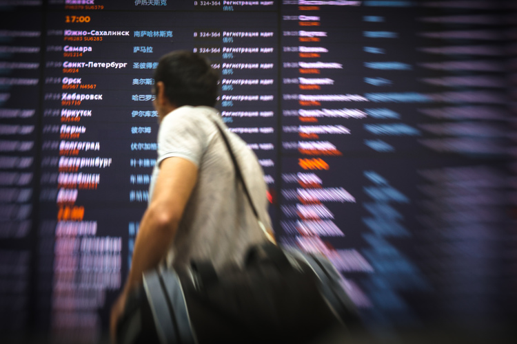 «Интересанты мира понятны, интересанты войны &mdash; тоже. Украину я здесь фактически вывожу за скобки. У нее ситуация какая? У нас уехало много людей. Но с Украины уехало в 4 раза больше»