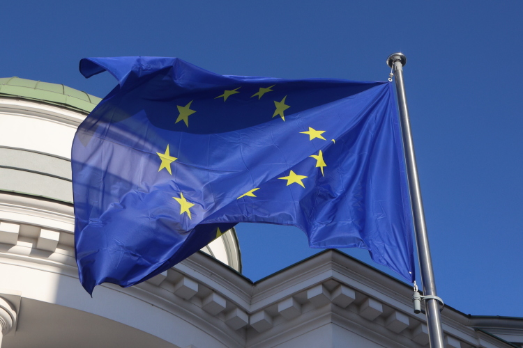 «Польша &mdash; единственная страна, которая заинтересована в том, чтобы Евросоюз остался. Она наблюдает за происходящим в полном ужасе, пытается взять какой-то кусок игры на себя, но в общем получается плохо»