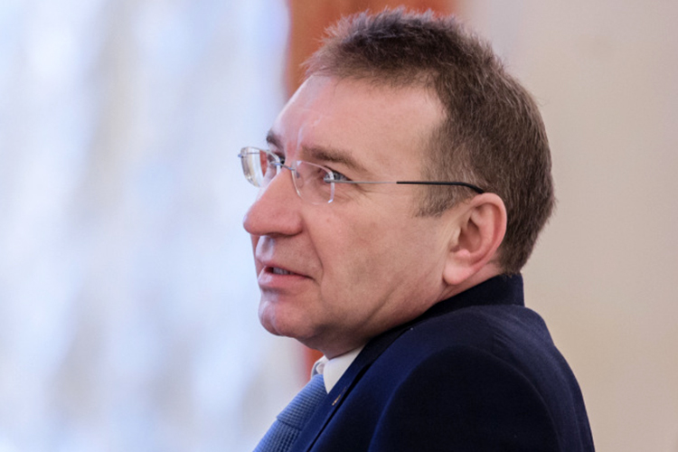 Совсем покинуть рейтинг или как минимум перейти в бронзовую лигу рисковал некогда известный арбитражник Сергей Кондратьев (на фото) на пару со своим сыном Иваном Кондратьевым