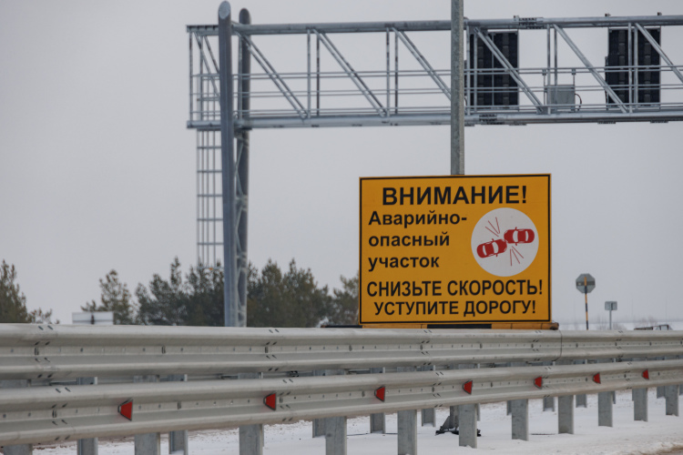 Эксплуатанты платных дорог учитывают негативный опыт аварийности в сложных погодных условиях, и поэтому они склонны чаще «дуть на воду» и заранее ограничить движение, чем рисковать